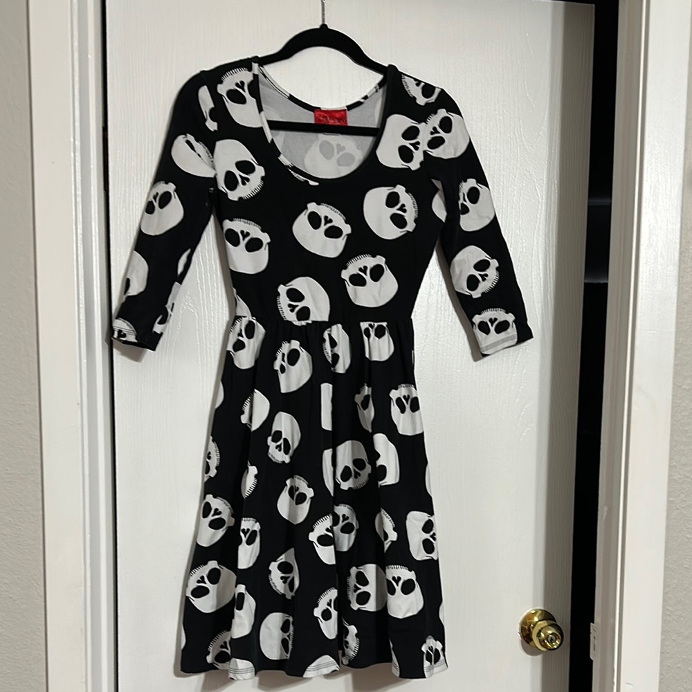 PUG S Black and White Skull Print Dress